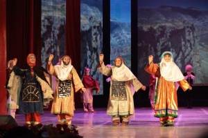 Республиканский Дом народного творчества продолжает знакомить жителей республики с творчеством фольклорных, хореографических, вокальных и хоровых коллективов Дагестана.