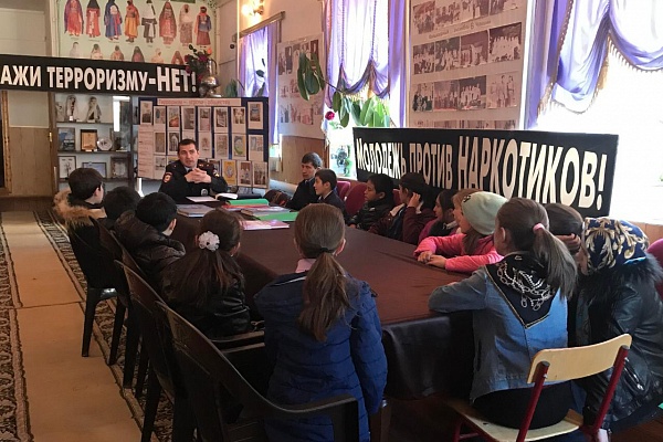 В МКУ « Управление культуры» Ботлихского района для учащихся школы №1 прошла акция « Молодёжь против терроризма»
