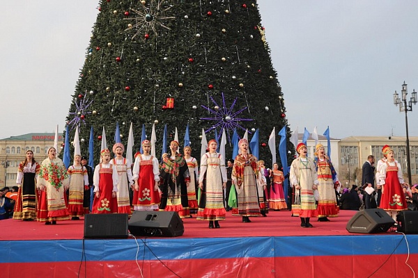 28 декабря состоялось торжественное открытие Центральной площади столицы республики.