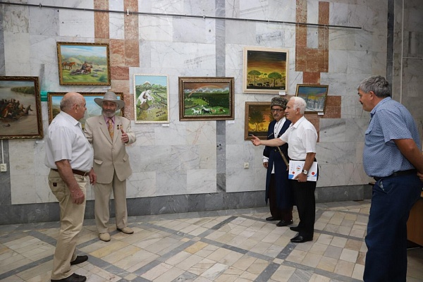 19 сентября в Махачкале в Национальной библиотеке им. Р. Гамзатова завершилась межрегиональная передвижная выставка самодеятельных художников «Мир талантов»