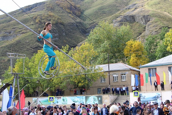 В Кулинском районе состоялись XIX Республиканский фестиваль фольклора и традиционной культуры «Наследие» и праздник канатоходцев «Пагьламан».