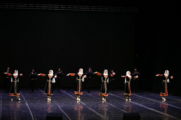 Конкурс народного танца, посвященный памяти Дж.Муслимова собрал лучшие фольклорные и хореографические коллективы республики