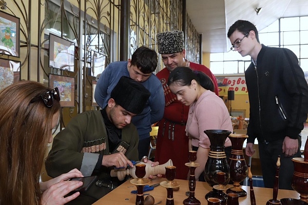 В Махачкале прошли мастер-классы по народным художественным промыслам Дагестана