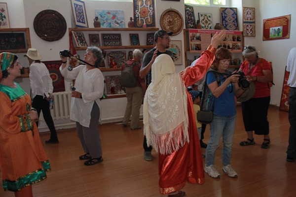 Туристы из Америки посетили Центр традиционной культуры народов России «Кайтаги».