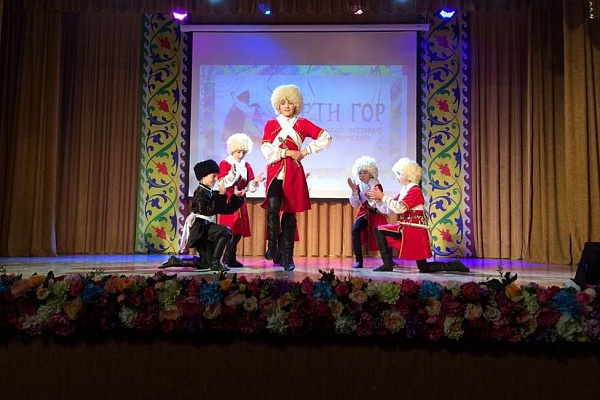 6 ноября в 12.00 в ЦТК «Водник»  Хасавюртовского района состоится VIII Республиканский фестиваль детского творчества «Дети гор».