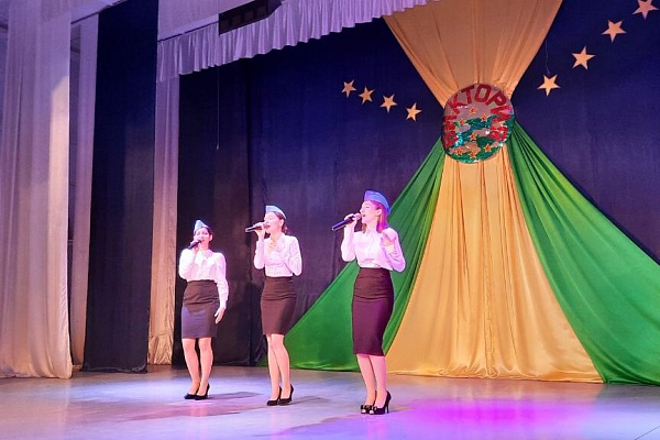 В Центре традиционной культуры г.Кизляра прошел ежегодный фестиваль солдатской песни «Виктория»