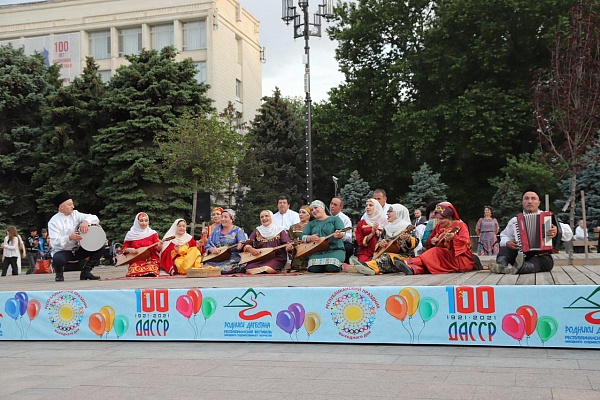В столице продолжается Арт-фестиваль «Праздник выходного дня», который проходит при поддержке Главы Республики