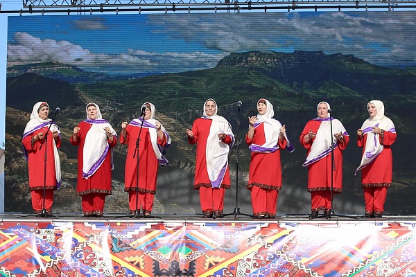 В рамках Международного фестиваля фольклора и традиционной культуры  «Горцы» состоялся концерт творческих коллективов и исполнителей