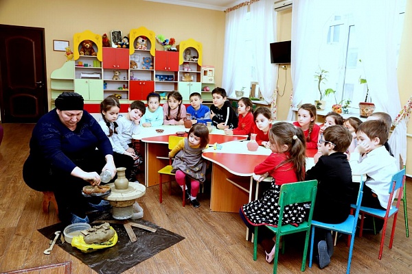 Республиканский Дом народного творчества продолжает серию мастер-классов, которые знакомят жителей Дагестана с традиционными ремёслами республики.
