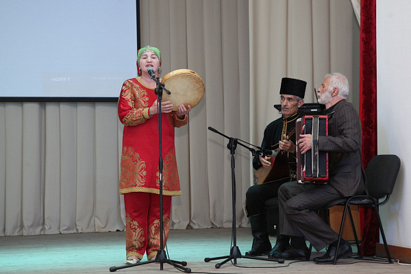 В культурно- досуговом центре с. Гуниб Гунибского района состоялся Праздник песни и стихов, посвящённый 90-летию со дня рождения Фазу Алиевой.