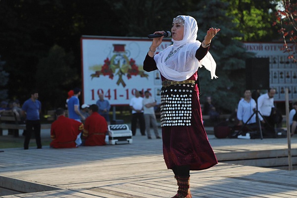 14 июня, в рамках «Праздника выходного дня», продолжил свою работу Республиканский фестиваль «Родники Дагестана»