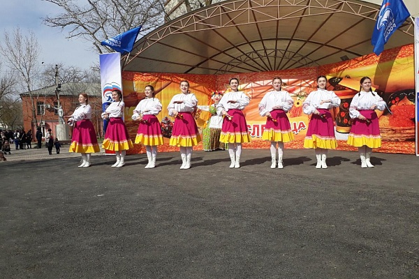 В рамках календаря мероприятий муниципальных образований в городах и районах прошли праздничные гуляния, посвященные Масленице.