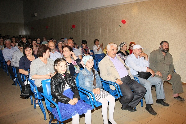 Ансамбль «Молодость Дагестана» выступил в рамках проекта «Творческий десант» в Тарумовском районе