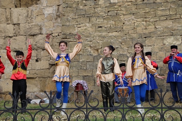Участники международного фестиваля «Каспий - берега дружбы» выступили в Дербенте 