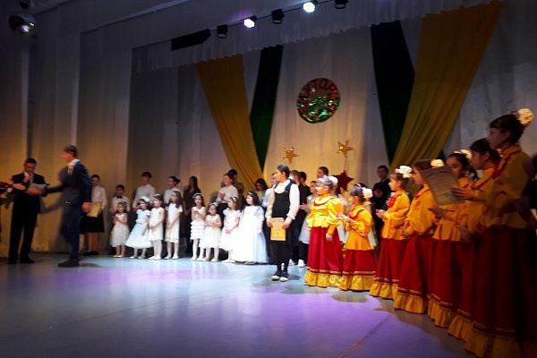 В Центре культуры г. Кизляра прошёл городской фестиваль солдатской песни "Виктория"