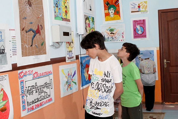 В Кайтагском районе состоялась открытие   Республиканской передвижной   выставки  детских  плакатов  «Мой выбор»