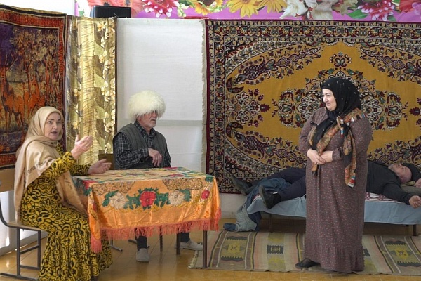3 марта в рамках проекта «Творческий десант» народный театр с.Цияб-Ичичали выступил в сельском Доме культуры с.Сивух Хасавюртовского района.