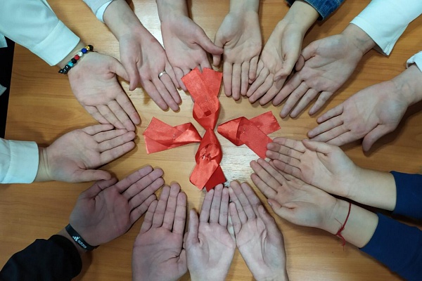 2 декабря в филиале Центра традиционной культуры с.Богатыревка для учащихся 8 класса общеобразовательной школы №43 провели беседу «Мы выбираем жизнь». 