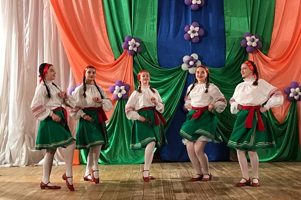 Накануне работники Центра культуры посёлка Комсомольский г. Кизляра провели праздничное мероприятие, посвященное Дню города.