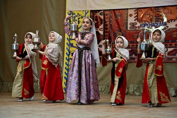 Сегодня в Центре культуры с. Коркмаскала Кумторкалинского района прошел XI Республиканский фестиваль детского художественного творчества «Энемжая».