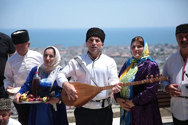 Участники международного фестиваля традиционной культуры  «Горцы» выступили в Дербенте