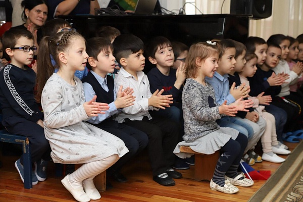 Благотворительный концерт для детей провел Республиканский дом народного творчества