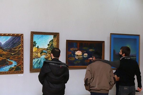 Cостоялось открытие итоговой Республиканской выставки декоративно-прикладного и изобразительного искусства «Родники Дагестана».