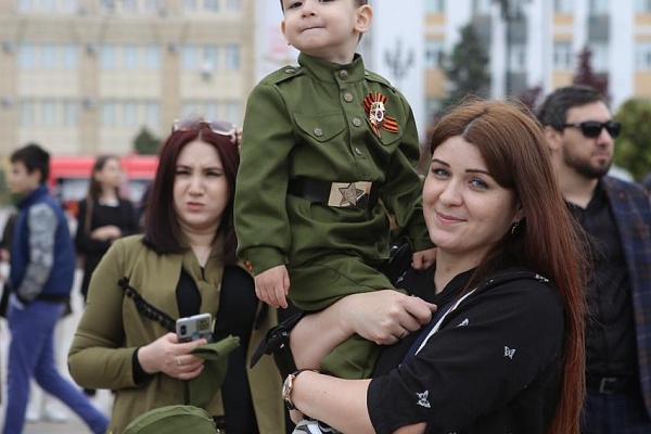 9 мая, в День Победы, в столице республике на площади им.Ленина прошел Республиканский фестиваль народной культуры «Традиции отцов»