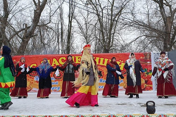 В рамках календаря культурных мероприятий муниципалитетов республики в центре культуры Тарумовского района прошла «Масленица»