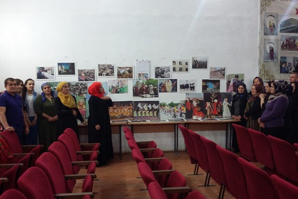 В Агульском районе прошла Республиканская передвижная фотовыставка «Мы за мир, за единство России»