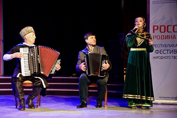 Сегодня сцена Дворца культуры «Дагестан» г.Махачкалы объединила участников сразу двух фестивалей.