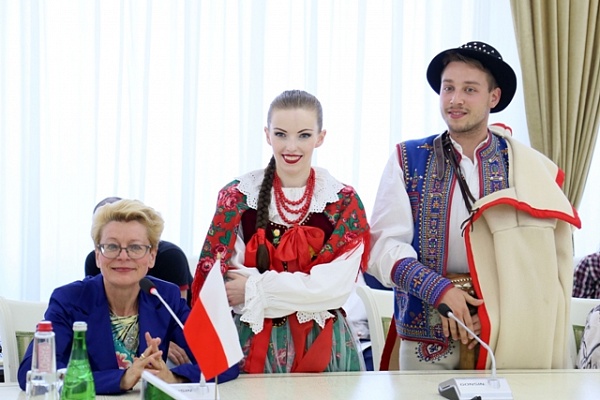 Участники международного фестиваля «Горцы» встретились с главой Дагестана Владимиром Васильевым