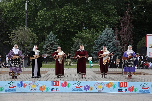 5 июня, на площади им. Ленина свою работу продолжил Республиканский фестиваль «Родники Дагестана»