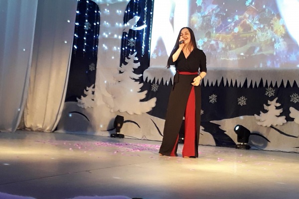 В Центре культуры г. Кизляра прошел традиционный новогодний конкурс «Снегурочка 2019». 