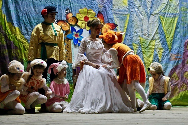 15 - летний юбилей празднует сегодня детский музыкальный театр "Синяя птица" Каякентского района.