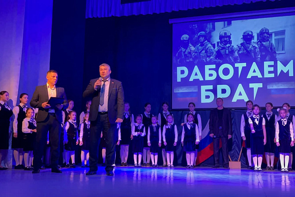 В центре традиционной культуры народов России г.Кизляра прошло мероприятие «Работайте, братья», посвященное Героям России. 