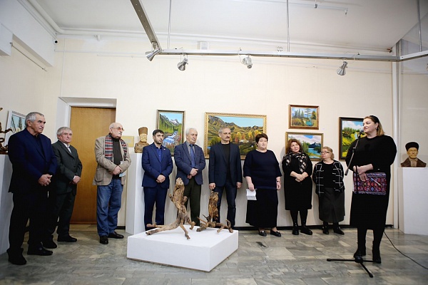 В Махачкале состоялось открытие выставки самодеятельных художников «Самородки Дагестана»