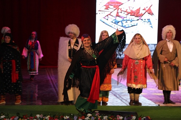 Праздник «Поэзия народного костюма» - традиционный проект Международного форума фольклора и традиционной культуры «Горцы» 