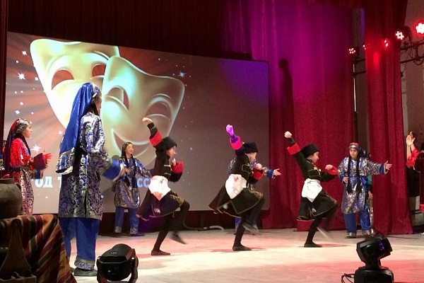 В Центре культуры г. Южно – Сухокумск состоялся фестиваль «Театр не мода, вечен всегда!», посвященный открытию Года театра.