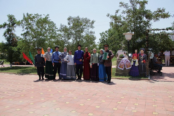 2 июля в с. Аверьяноска Кизлярского района продолжил работу Межрегиональный фестиваль казачьей культуры «Моя страна – мое раздолье»