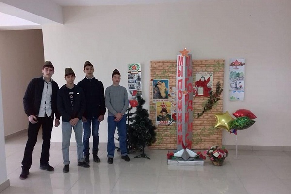 Работники МКУ "Управление культуры и искусства" МР "Каякентский район" провели час памяти и мужества для учащихся Капкайкентской школы.