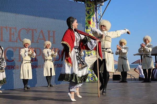 18 мая Министерство культуры РД, Республиканский дом народного творчества организует Республиканский фестиваль фольклорных и хореографических коллективов «Танец дружбы»
