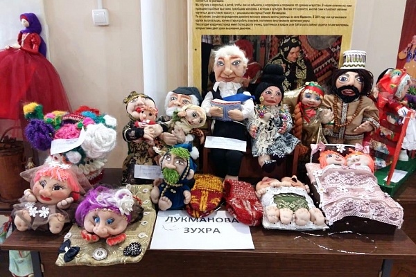 В Центре традиционной культуры города Каспийск проходит выставка – ярмарка эксклюзивных работ мастериц  «Новое ремесло» - рукоделие, декоративно-прикладное искусство. 