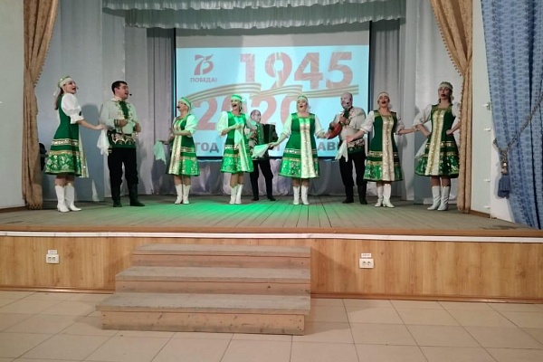 20 февраля в рамках проекта «Творческий десант» народный ансамбль песни «Яблонька» Кизлярского района выступил в Центре культуры Тарумовского района.