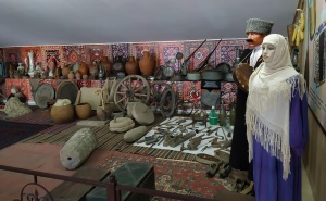 В центре культуры Магарамкентского района прошла выставка изобразительного и декоративно-прикладного искусства «Мое село родное»