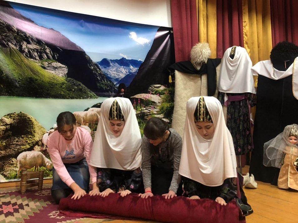 В рамках календаря культурных мероприятий культурно-досуговых учреждений муниципалитетов республики, 16 декабря в МКУ «Управление культуры» Ботлихского района прошёл мастер- класс по изготовлению андийской бурки. В рамках календаря культурных мероприятий культурно-досуговых учреждений муниципалитетов республики, 16 декабря в МКУ «Управление культуры» Ботлихского района прошёл мастер- класс по изготовлению андийской бурки.