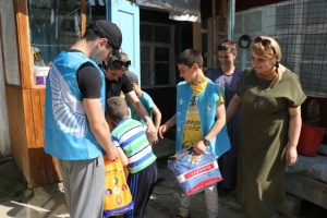 В рамках Дня России молодежный сектор «Наследники» Кайтагского района принял участие в  благотворительной акции «Дари добро»