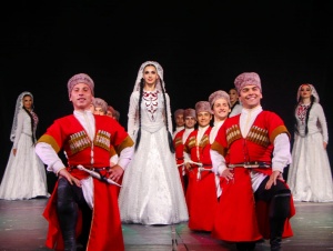 «Эхо гор» РДНТ МК РД и г.Хасавюрта дал праздничный концерт в станице Шелковской Чеченской республики 