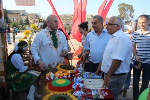 День единства народов Дагестана отметили в Дербенте   фольклорным праздником