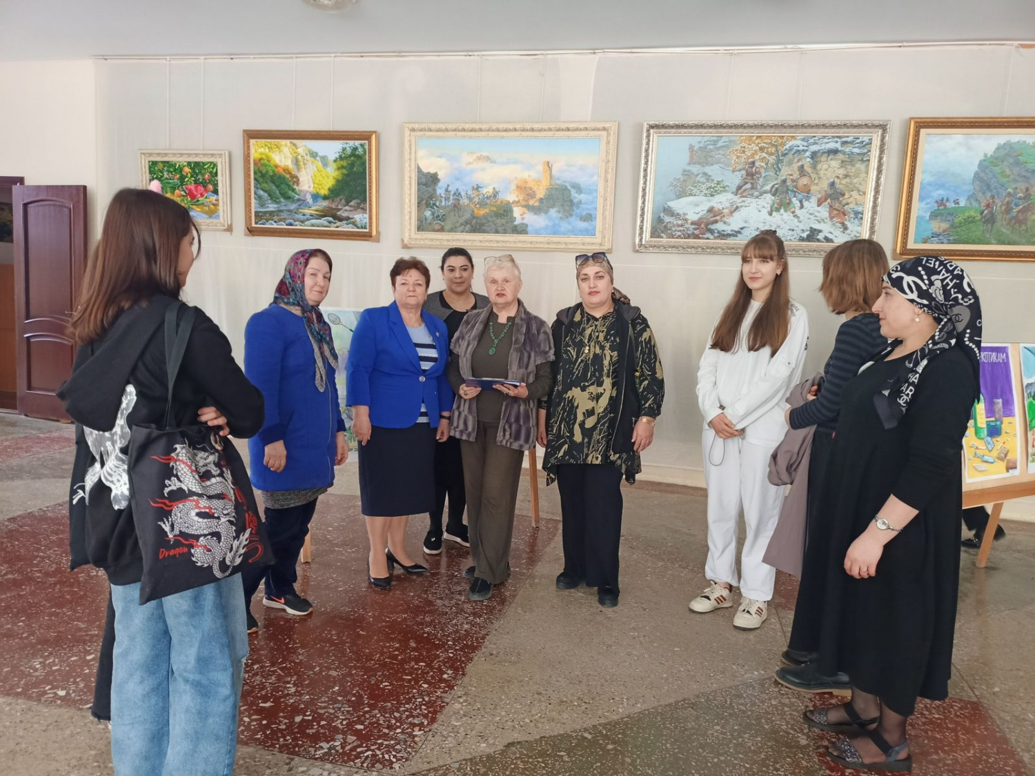 1 мая в фойе Городского дворца культуры им.К.М.Алескерова состоялось открытие Республиканской передвижной выставки  плаката «Мой выбор!». 